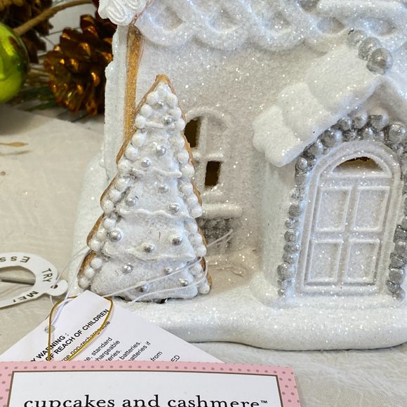 Cupcakes & Cashmere White Holiday Christmas LED Lighted Gingerbread House New 8" - Picture 6 of 10